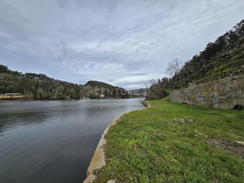 QUINTA COM MARGEM RIO DOURO - Image 19