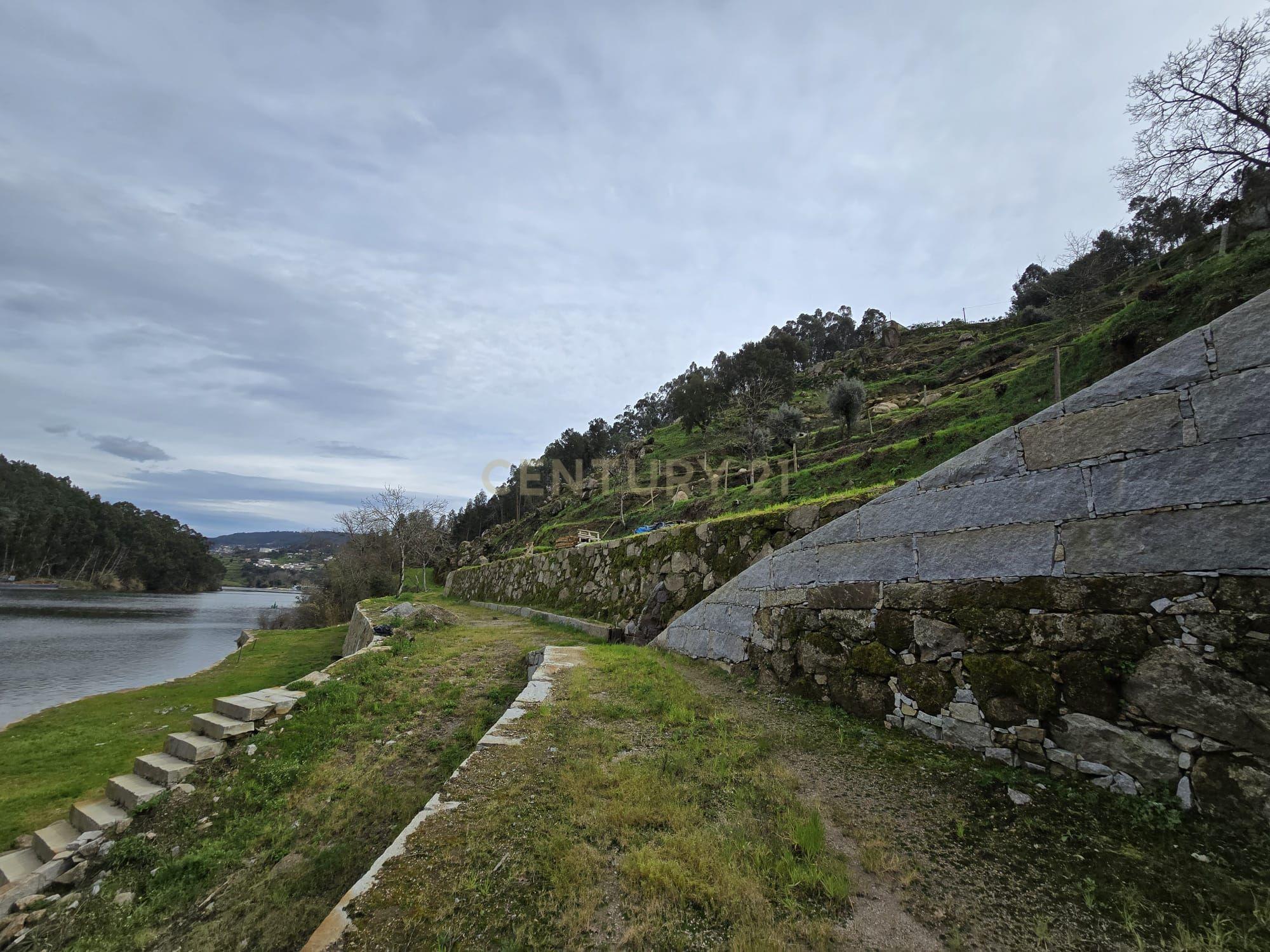 QUINTA COM MARGEM RIO DOURO - Image 20