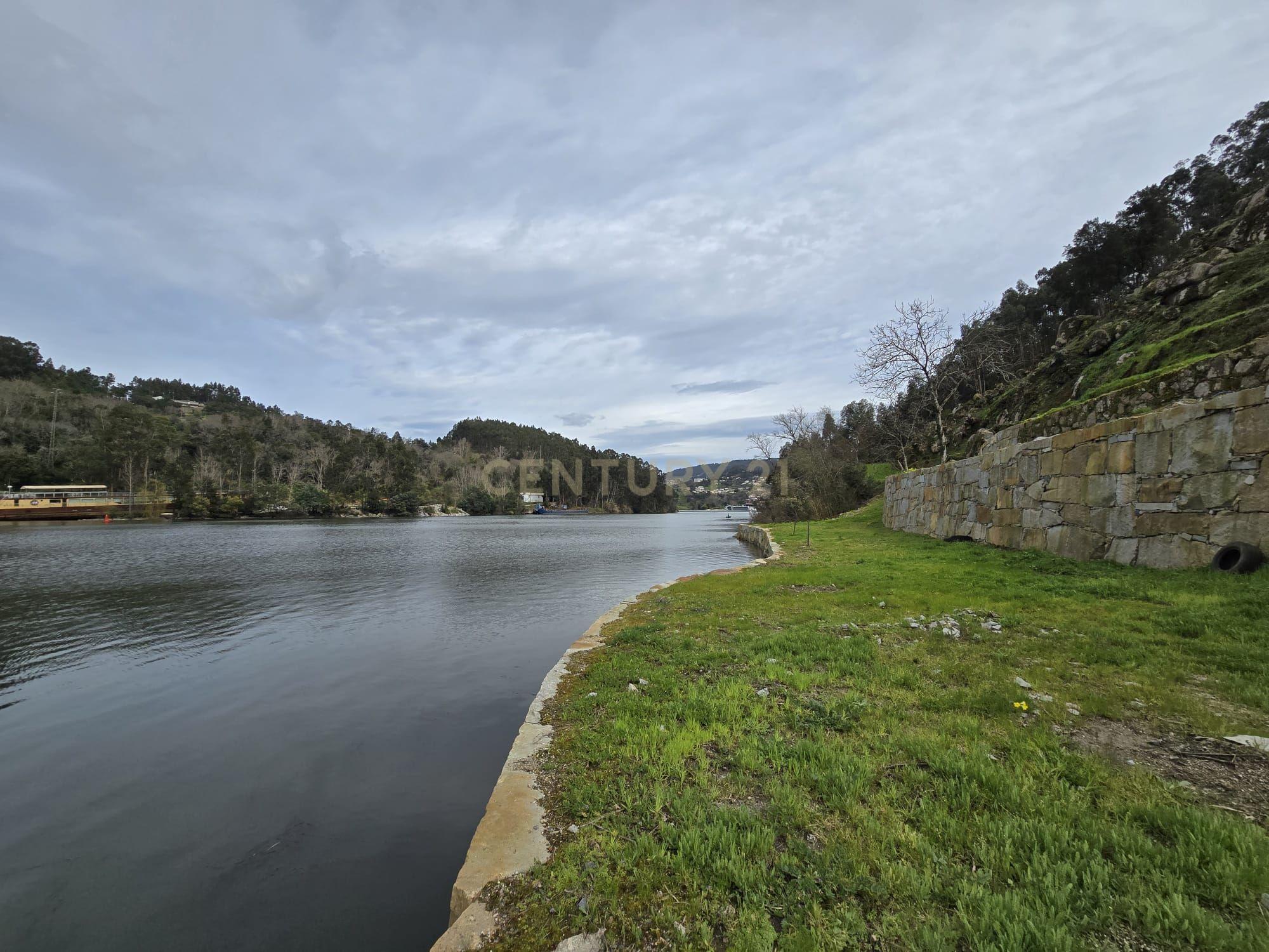 QUINTA COM MARGEM RIO DOURO - Image 18