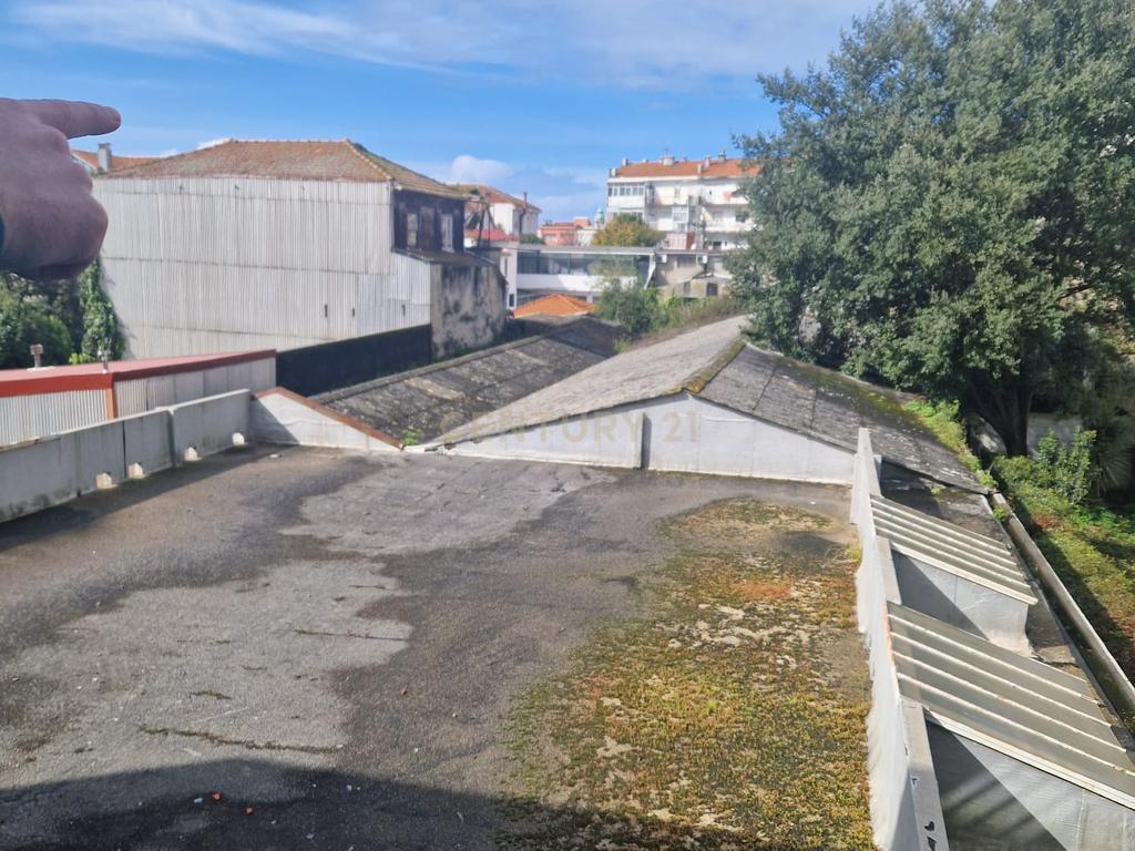 Prédio para remodelação total na Rua D. João IV - Porto - Image 12