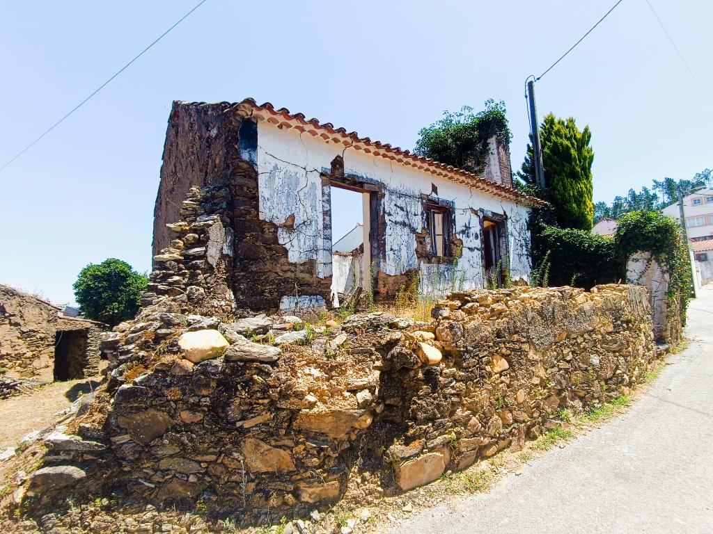 Magníficos terrenos com vista para o Rio Zêzere e a Albufeira de Castelo de Bode - DESCIDA DE PREÇO - Image 11