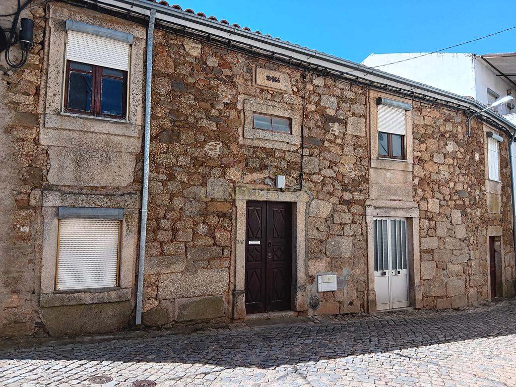 Moradia  Rústica em Pedra, São Vicente da Beira - Image 1