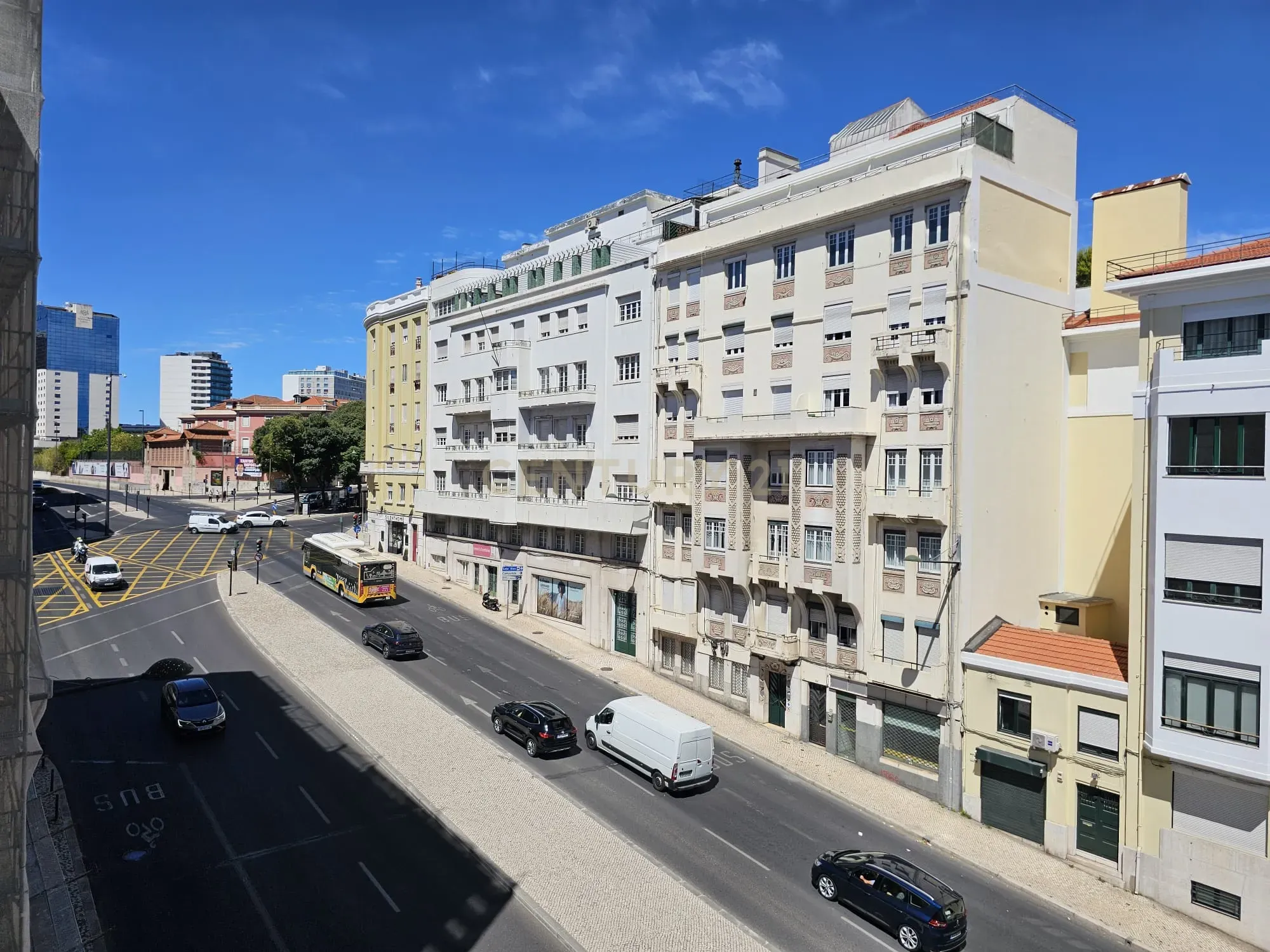 Apartamento T2 em Lisboa, na Av. Joaquim António de Aguiar - Image 2