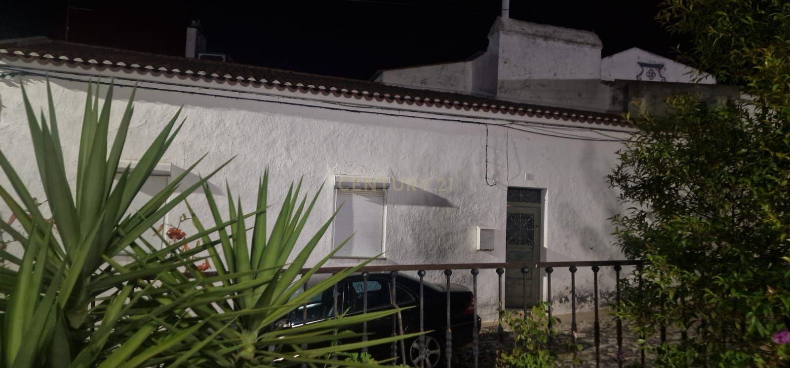 Casa habitável, a precisar de renovação a gosto, numa das Aldeias Mais Típicas do Alentejo - Image 1