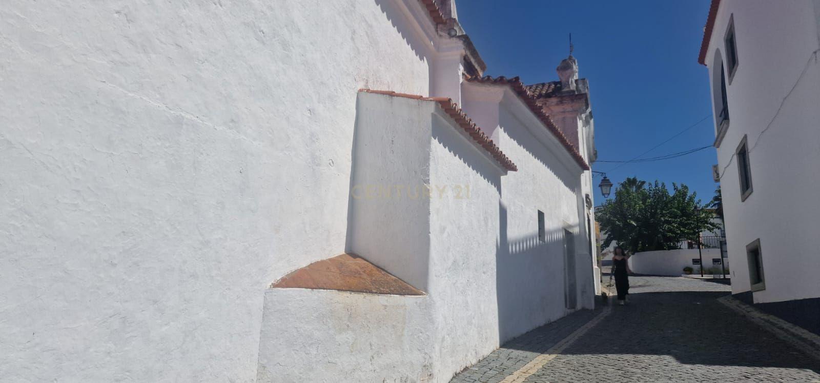 Casa habitável, a precisar de renovação a gosto, numa das Aldeias Mais Típicas do Alentejo - Image 2