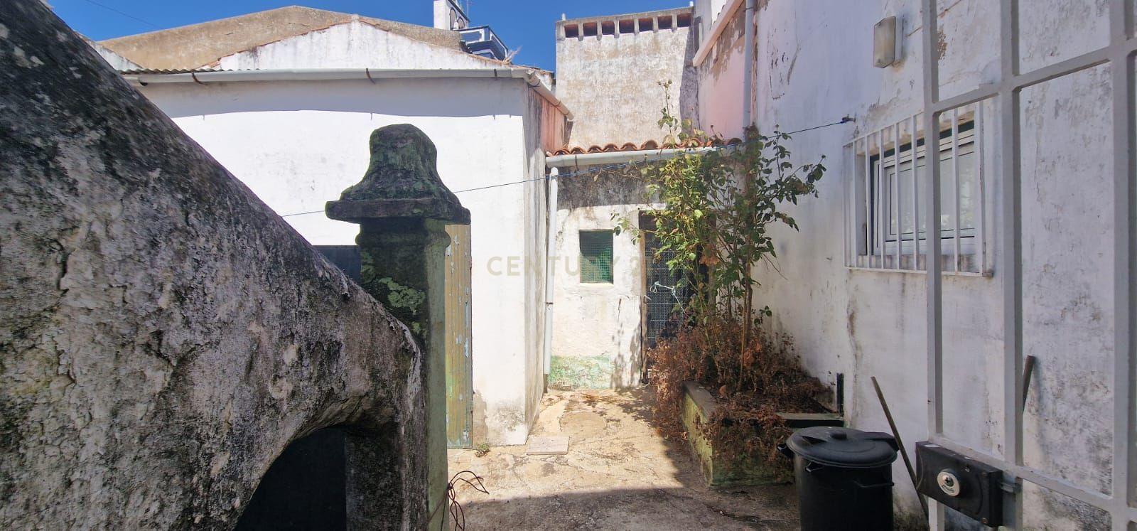 Casa habitável, a precisar de renovação a gosto, numa das Aldeias Mais Típicas do Alentejo - Image 6