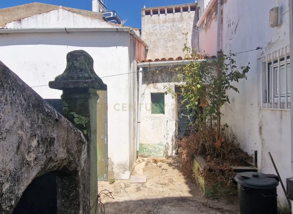 Casa habitável, a precisar de renovação a gosto,  numa das Aldeias Mais Típicas do Alentejo - Image 6