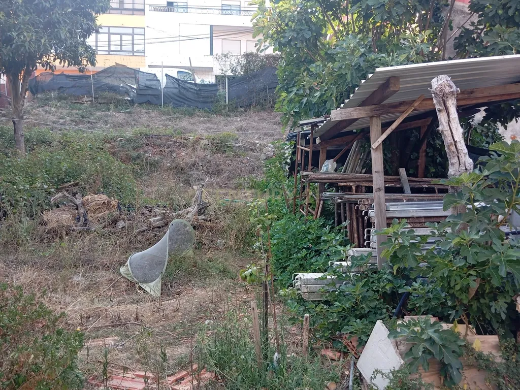 Lote 1 de terreno para construção com projeto aprovado - Image 3