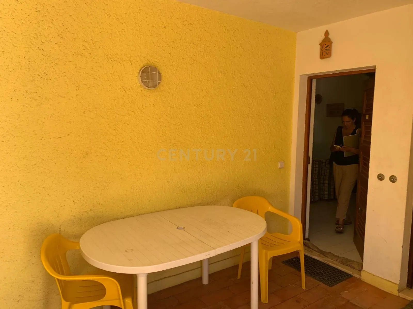 Apartamento R/Chão T1, 58,5m2 de área bruta privativa, em Quarteira, mobilado, localizado em Cavacos na zona urbana e muito próximo da Praia. - Image 4