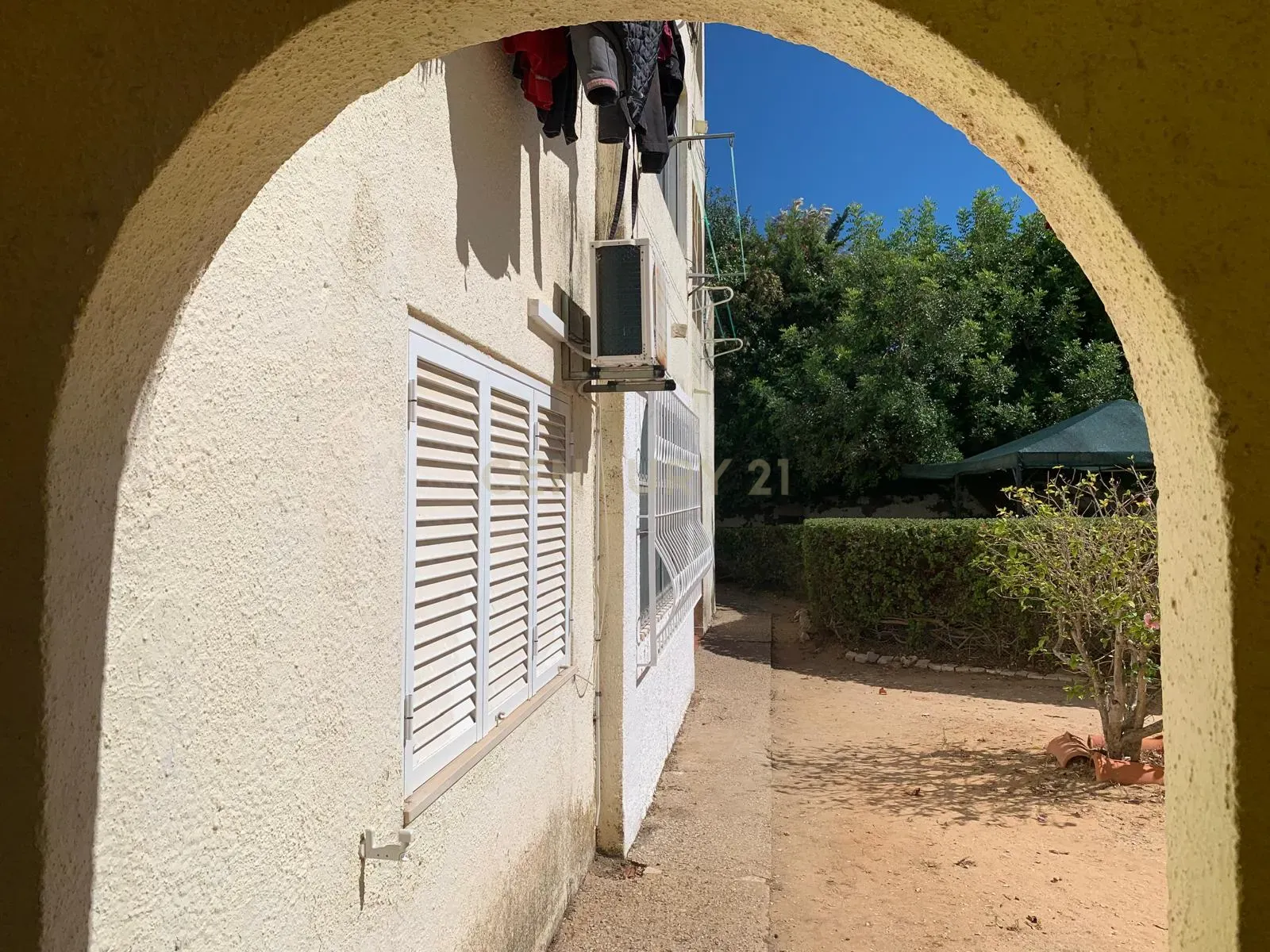 Apartamento R/Chão T1, 58,5m2 de área bruta privativa, em Quarteira, mobilado, localizado em Cavacos na zona urbana e muito próximo da Praia. - Image 3