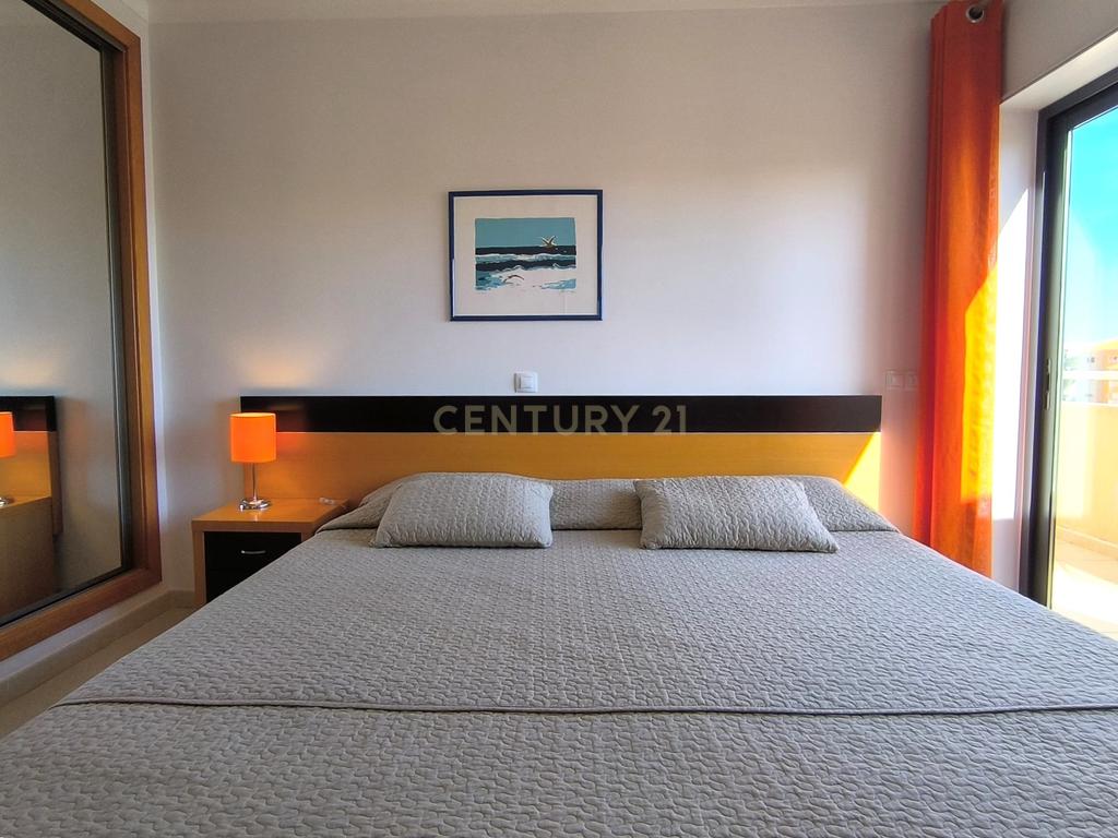 Excelente apartamento T2 para arrendamento anual - Image 14