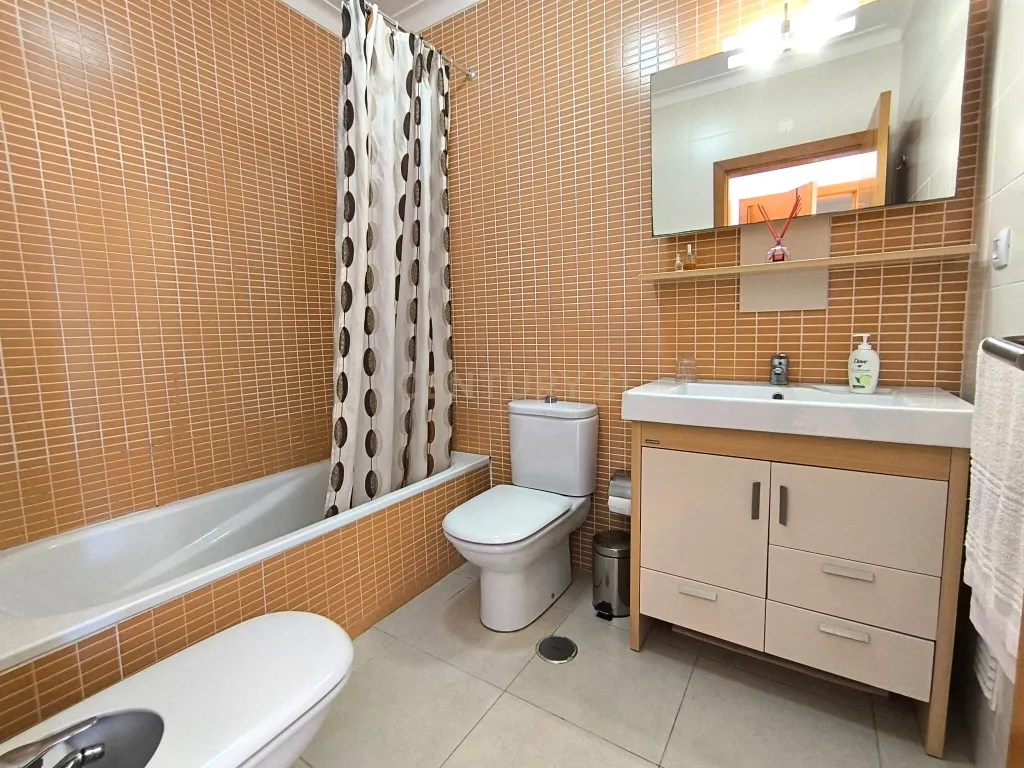 Excelente apartamento T2 para arrendamento anual - Image 20