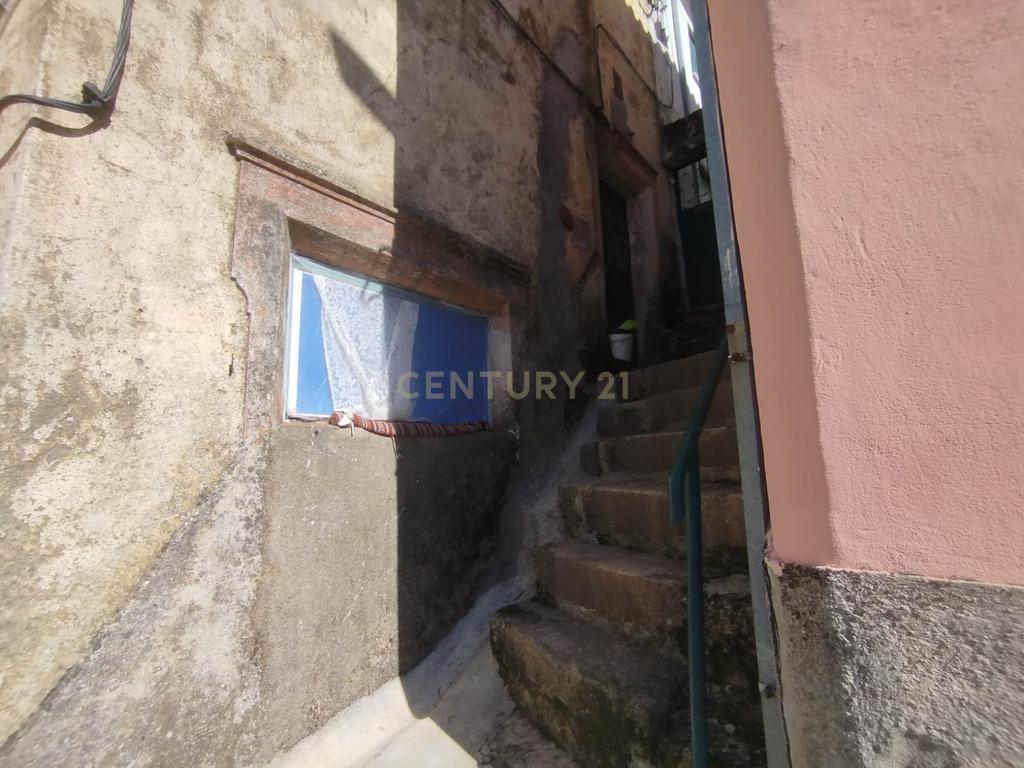 Prédio T3 para restaurar Gouveia - Image 9