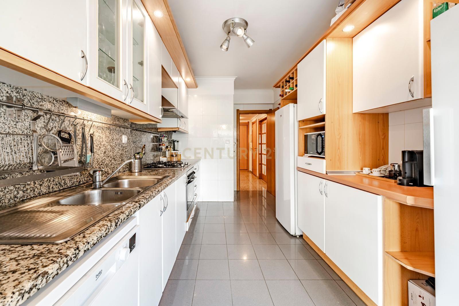 T3 Jardins da Parede – Excelente Investimento! - Image 10