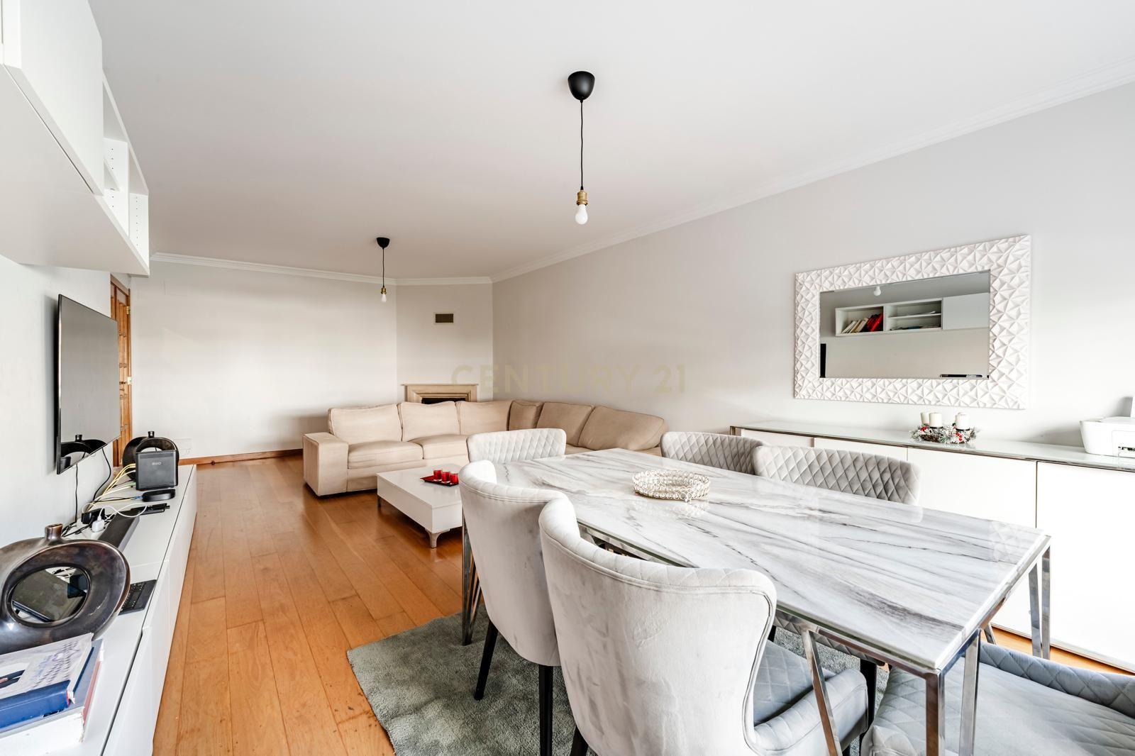 T3 Jardins da Parede – Excelente Investimento! - Image 3