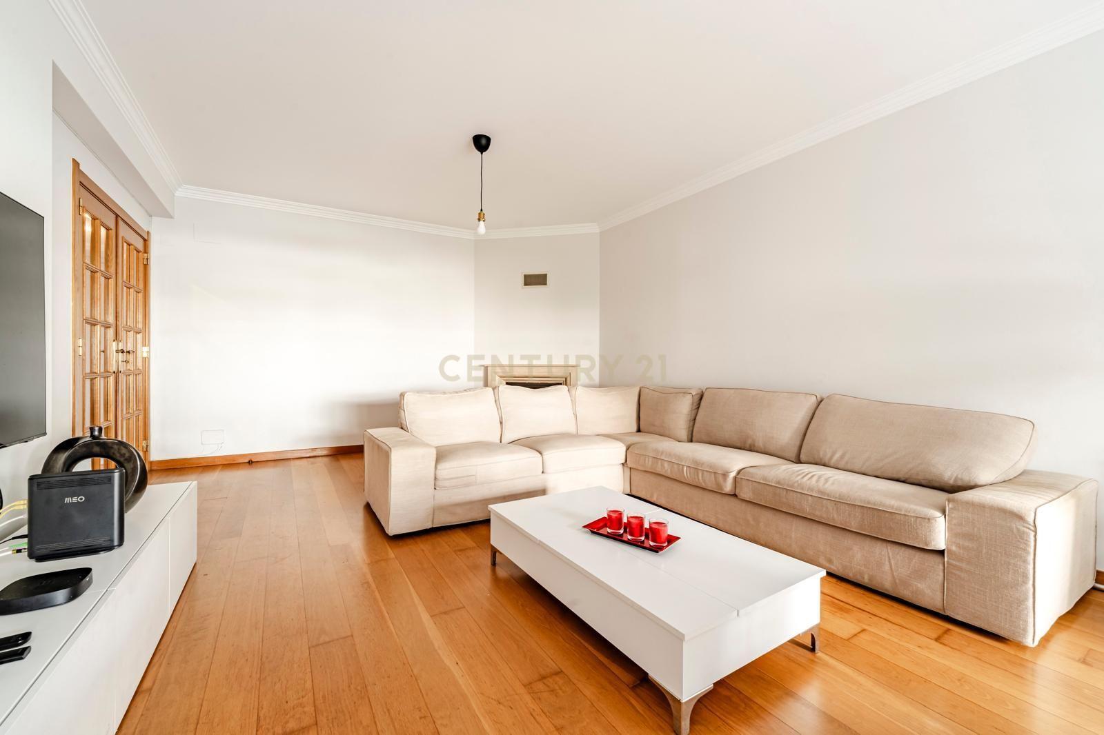 T3 Jardins da Parede – Excelente Investimento! - Image 6