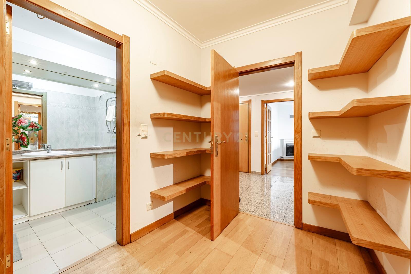 T3 Jardins da Parede – Excelente Investimento! - Image 16