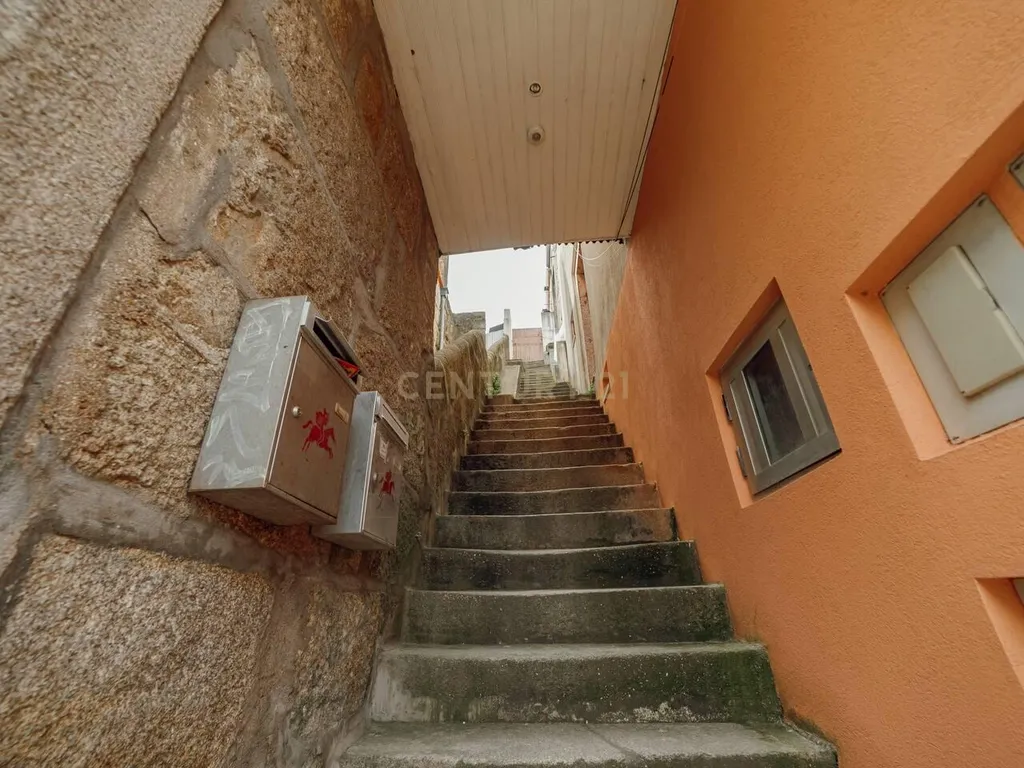 Moradia Remodelada c/ licença AL - Bonfim, Porto - Image 12