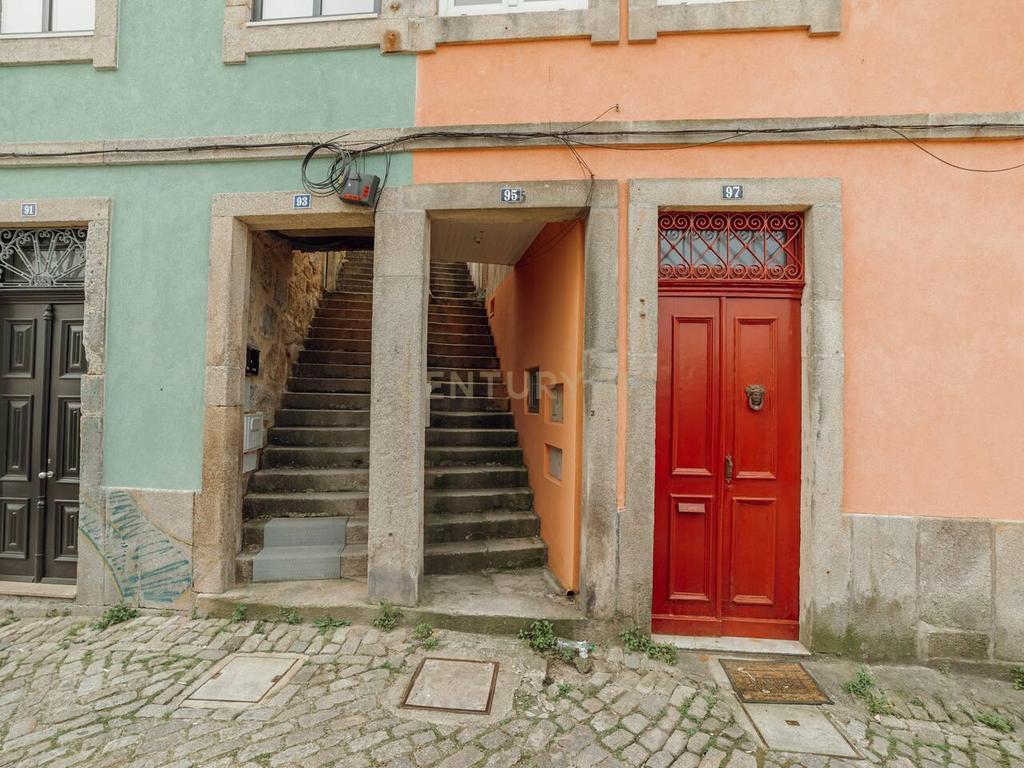 Moradia Remodelada c/ licença AL - Bonfim, Porto - Image 18