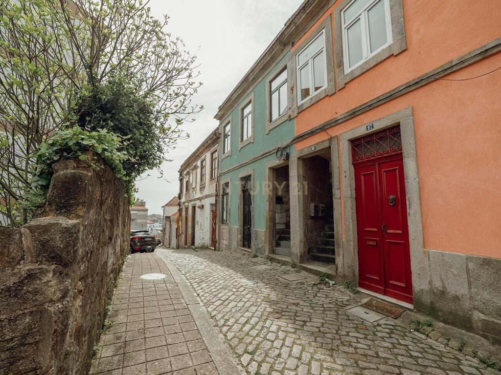 Moradia Remodelada c/ licença AL - Bonfim, Porto - Image 21