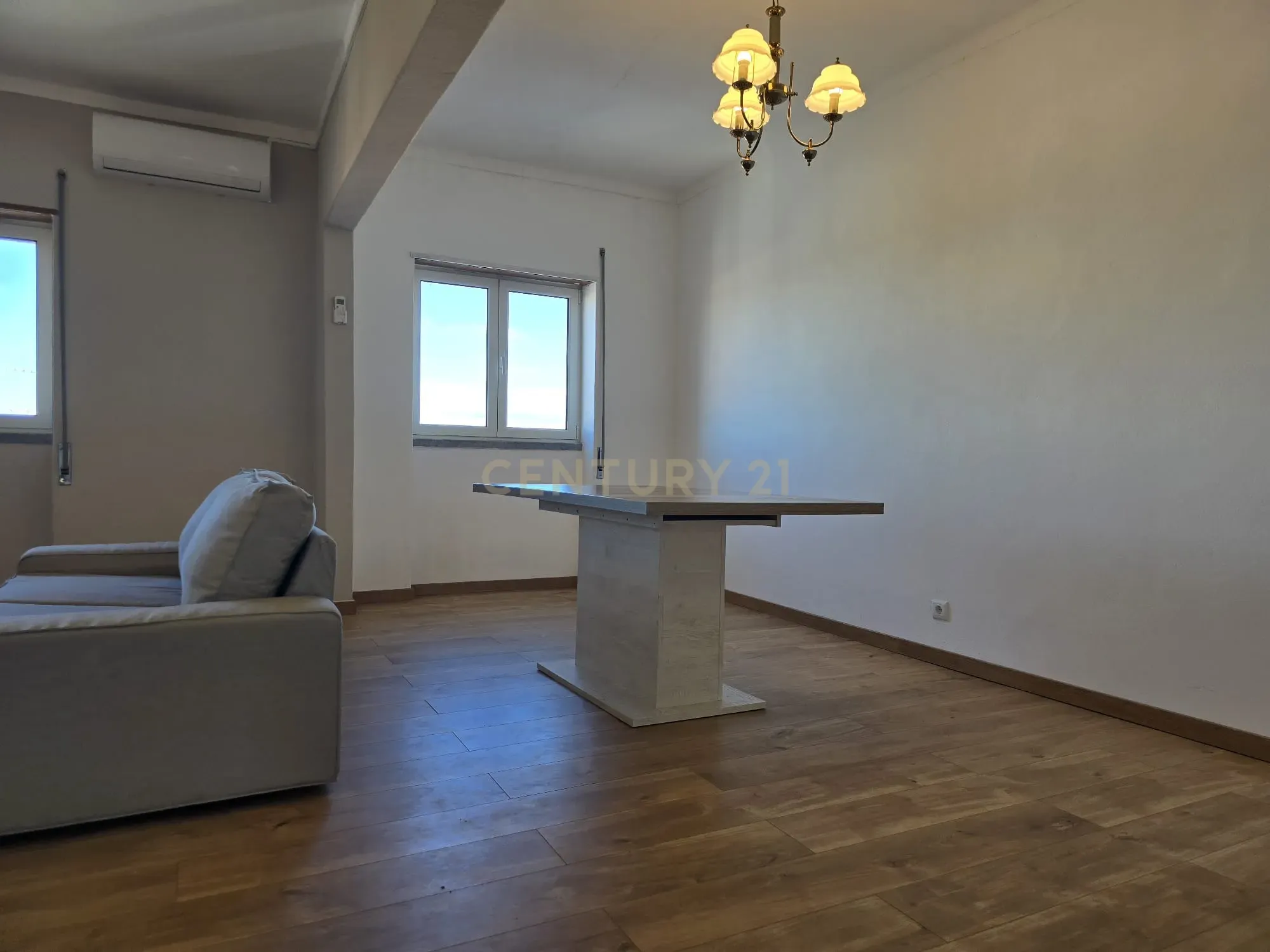 Apartamento T3 transformado em T2 totalmente remodelado no centro de Moura - Image 8