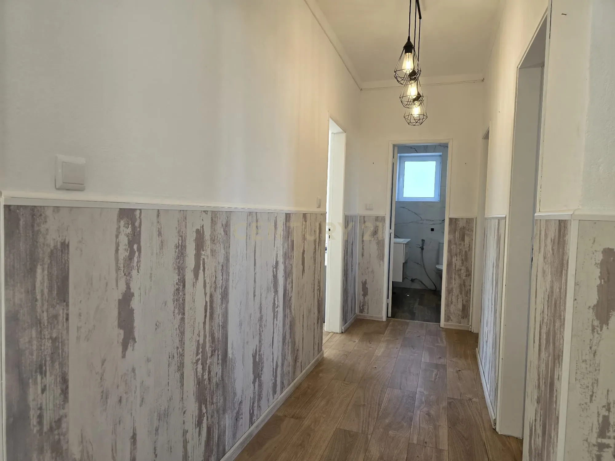 Apartamento T3 transformado em T2 totalmente remodelado no centro de Moura - Image 12