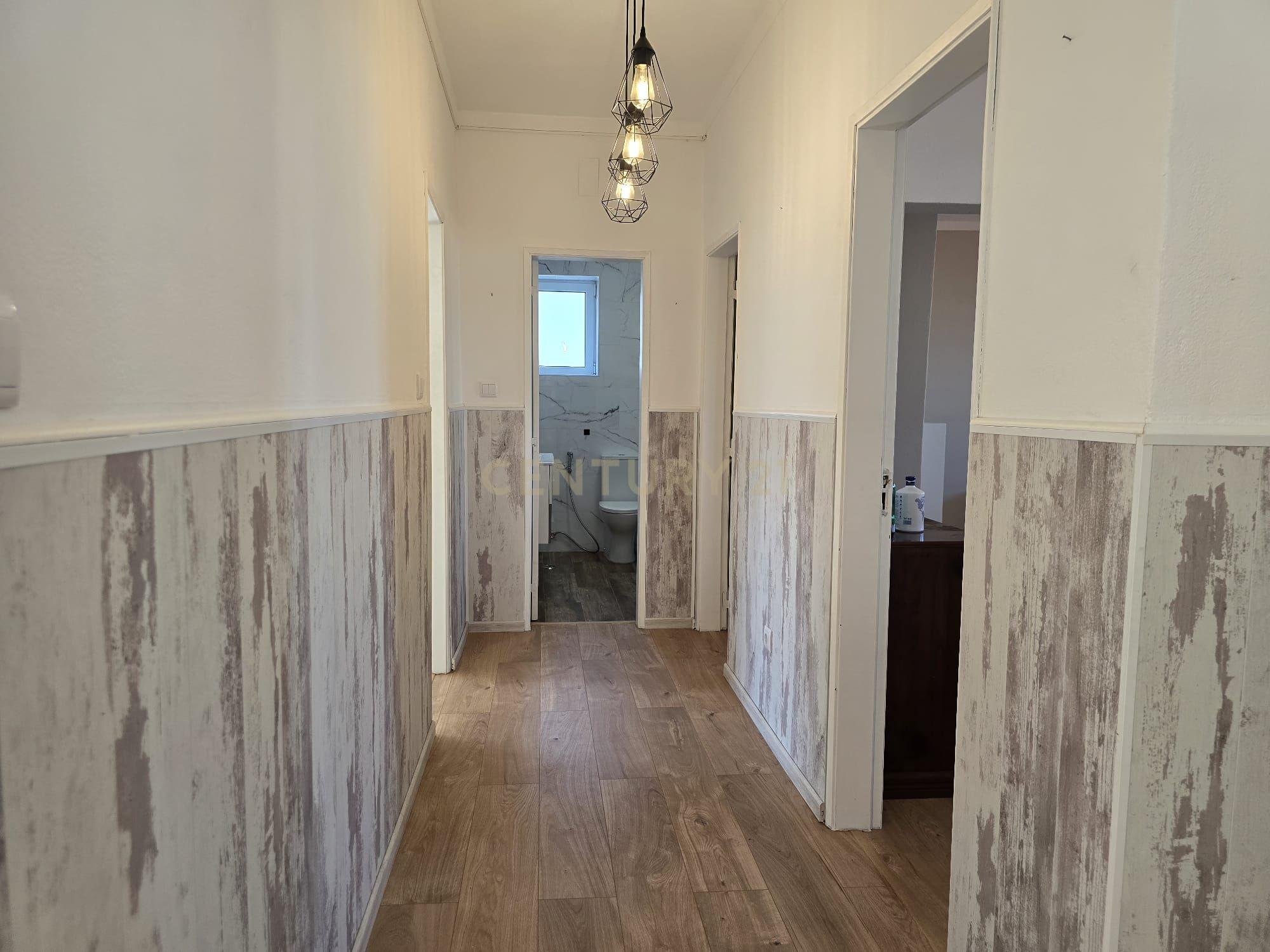 Apartamento T3 transformado em T2 totalmente remodelado no centro de Moura - Image 13