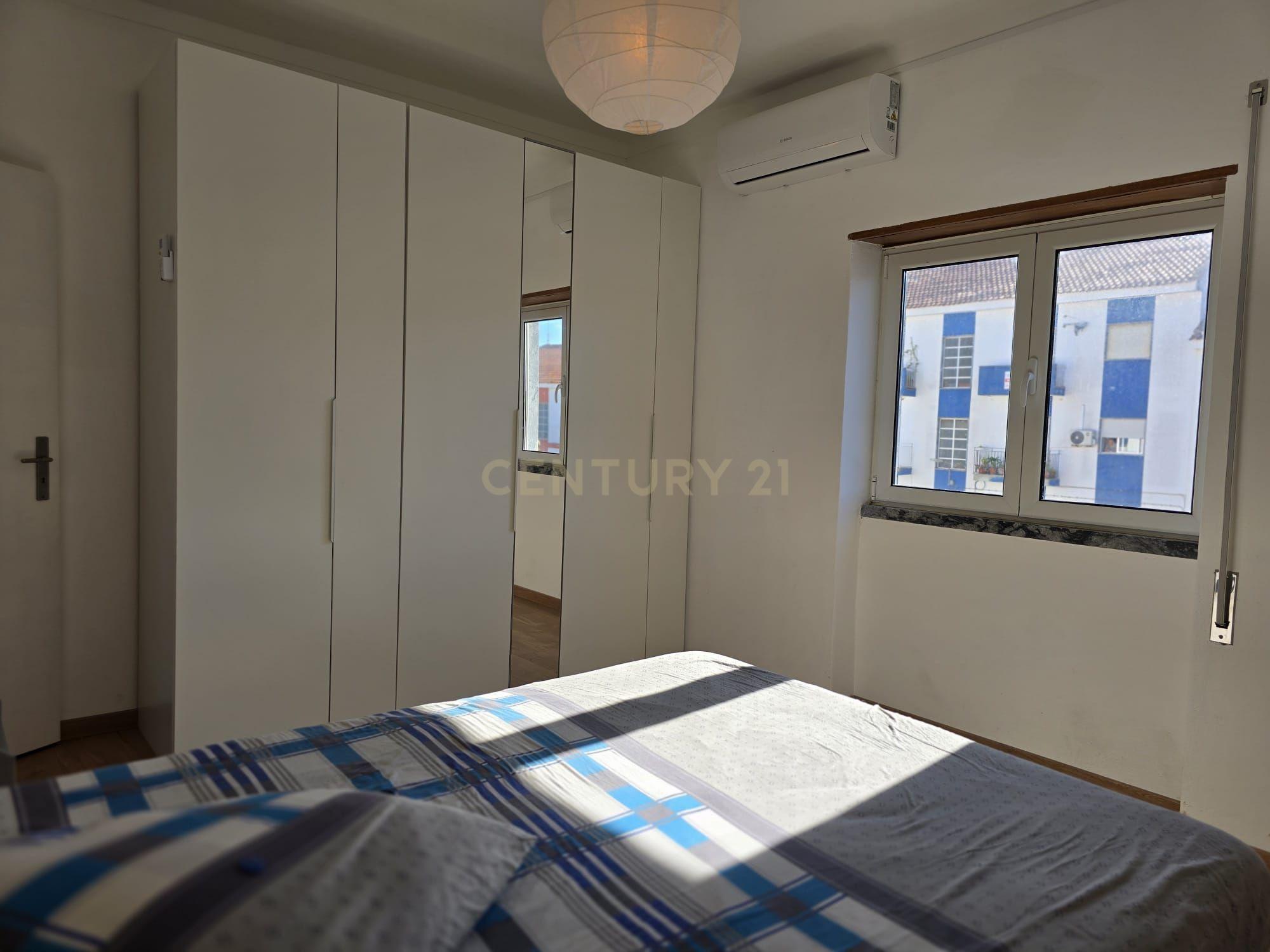 Apartamento T3 transformado em T2 totalmente remodelado no centro de Moura - Image 15
