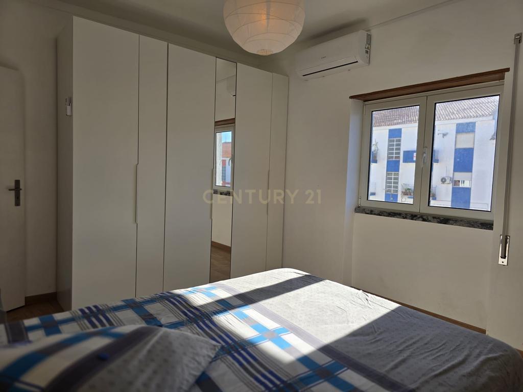Apartamento T3 transformado em T2 totalmente remodelado no centro de Moura - Image 15