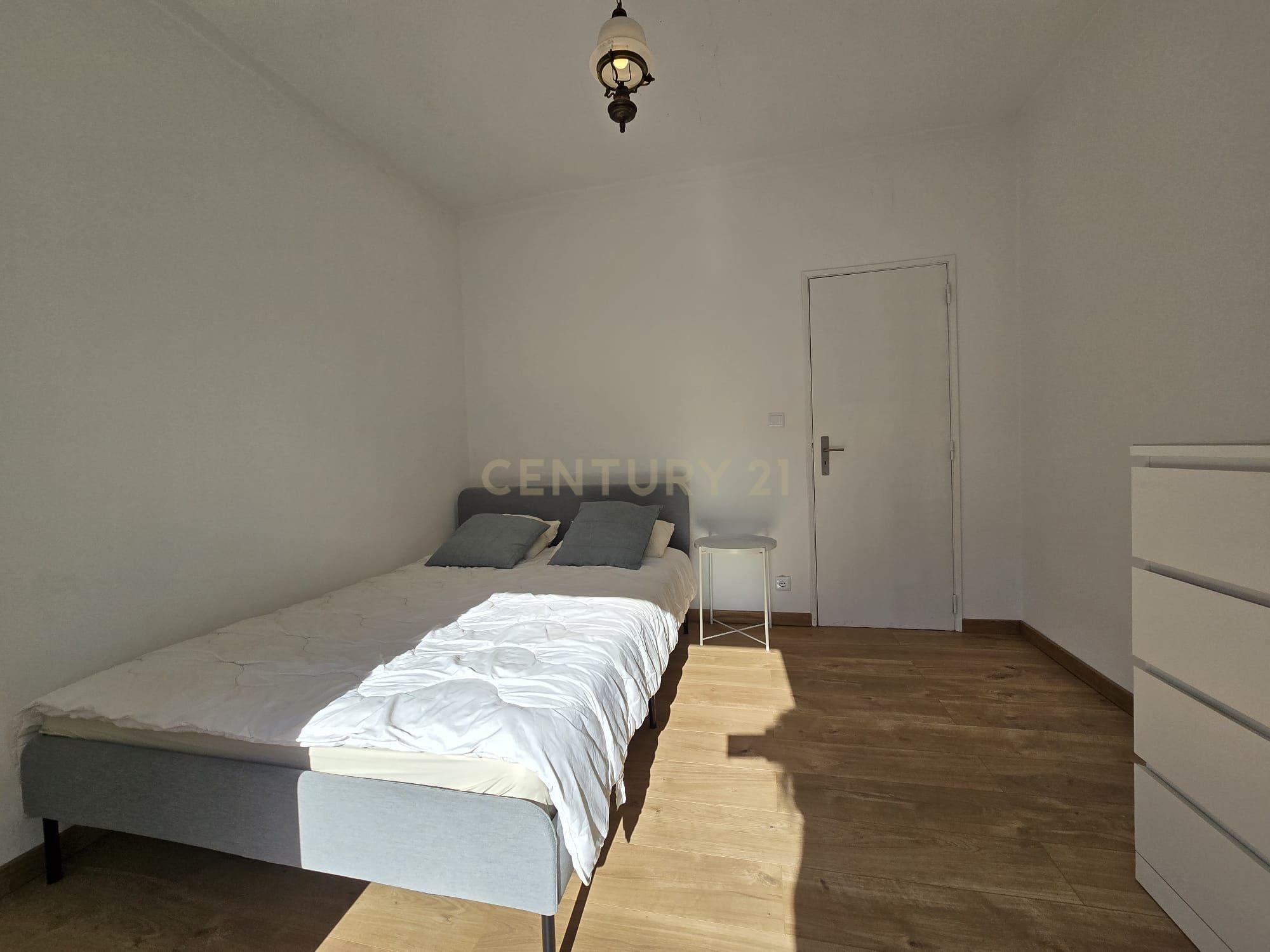 Apartamento T3 transformado em T2 totalmente remodelado no centro de Moura - Image 17