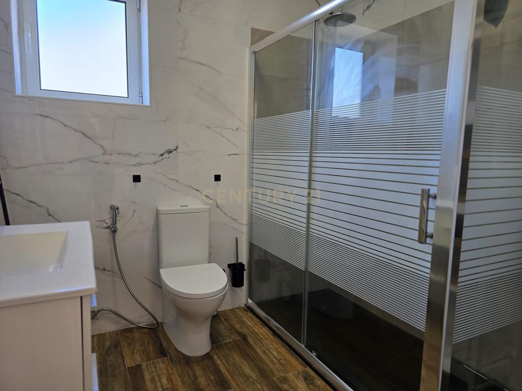 Apartamento T3 transformado em T2 totalmente remodelado no centro de Moura - Image 20