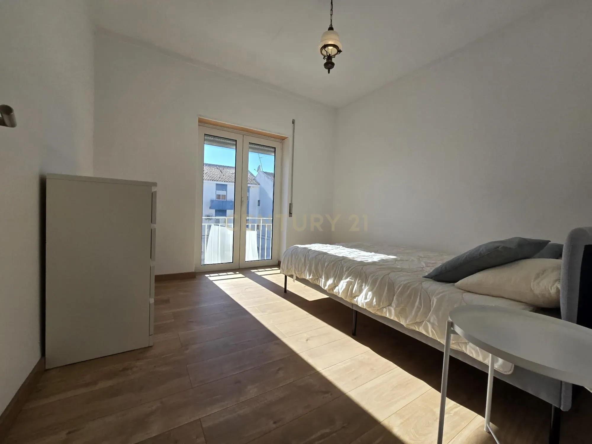 Apartamento T3 transformado em T2 totalmente remodelado no centro de Moura - Image 19