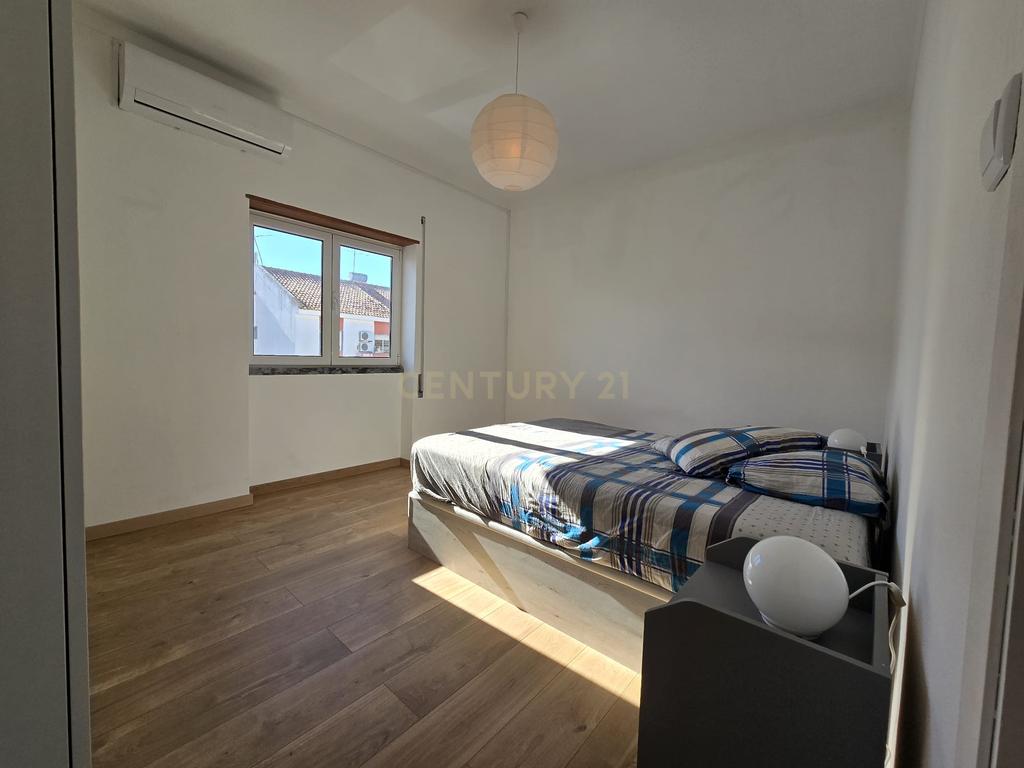 Apartamento T3 transformado em T2 totalmente remodelado no centro de Moura - Image 16