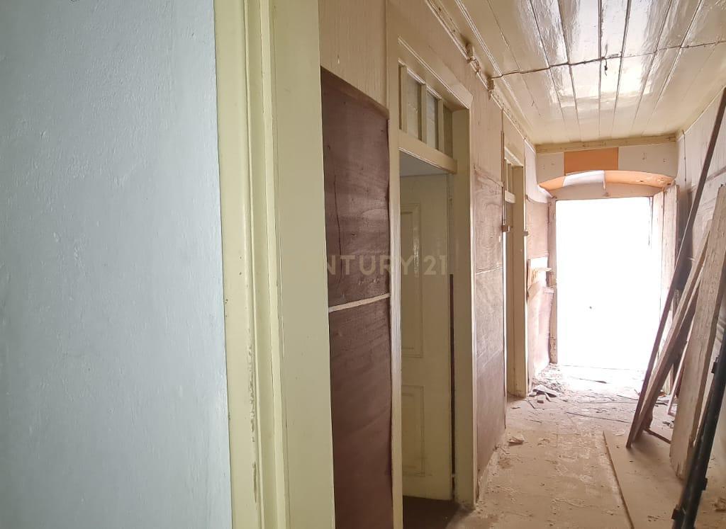 Prédio no centro histórico de Samora Correia - Image 48
