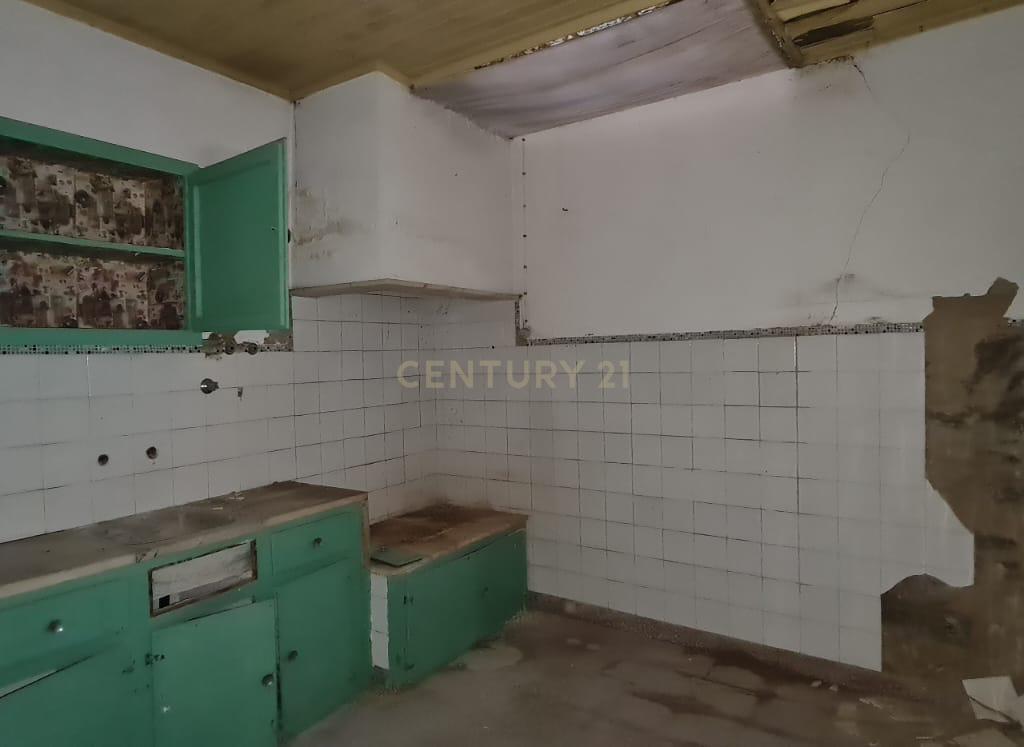 Prédio no centro histórico de Samora Correia - Image 44