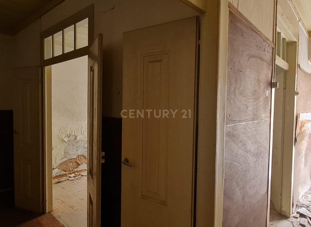 Prédio no centro histórico de Samora Correia - Image 40