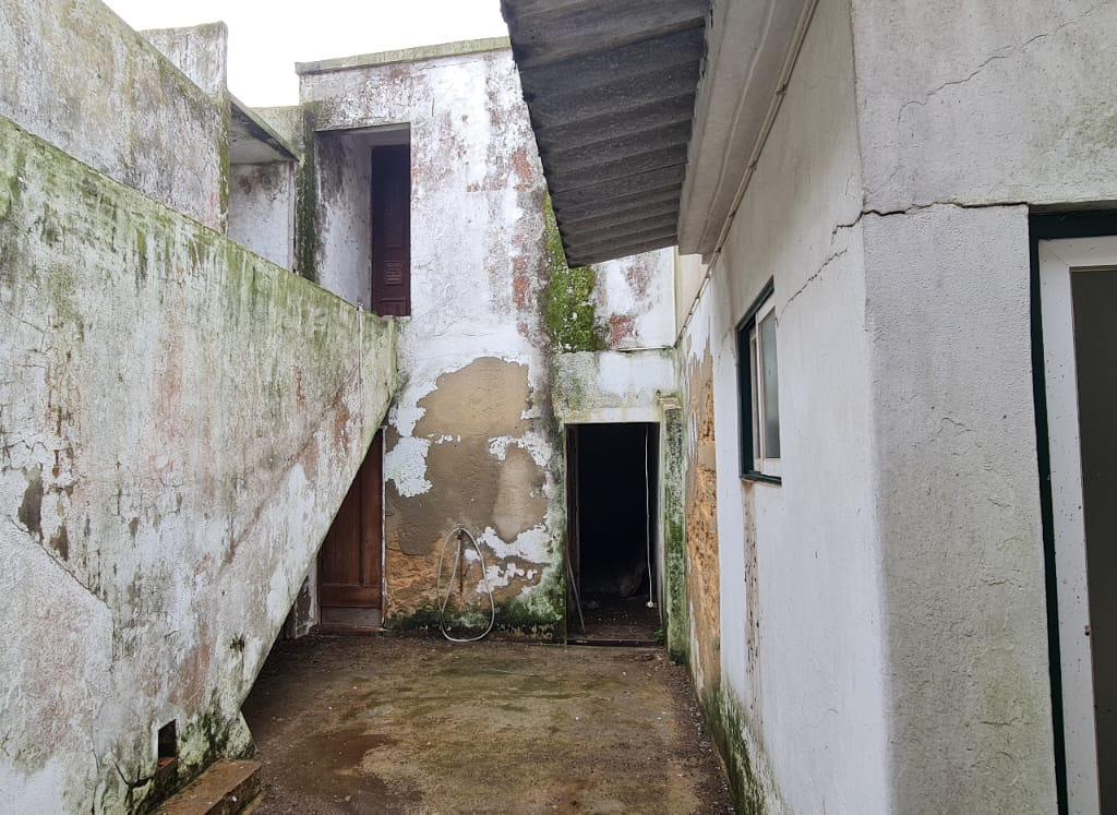 Prédio no centro histórico de Samora Correia - Image 32