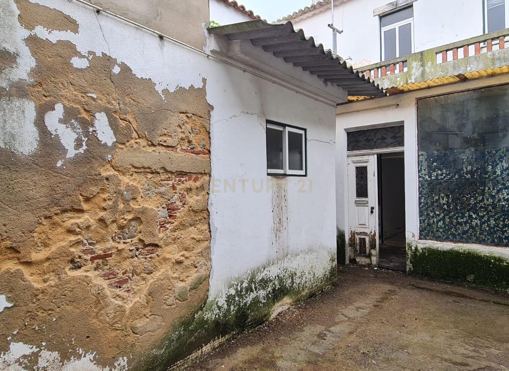 Prédio no centro histórico de Samora Correia - Image 34