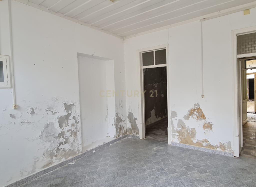 Prédio no centro histórico de Samora Correia - Image 27