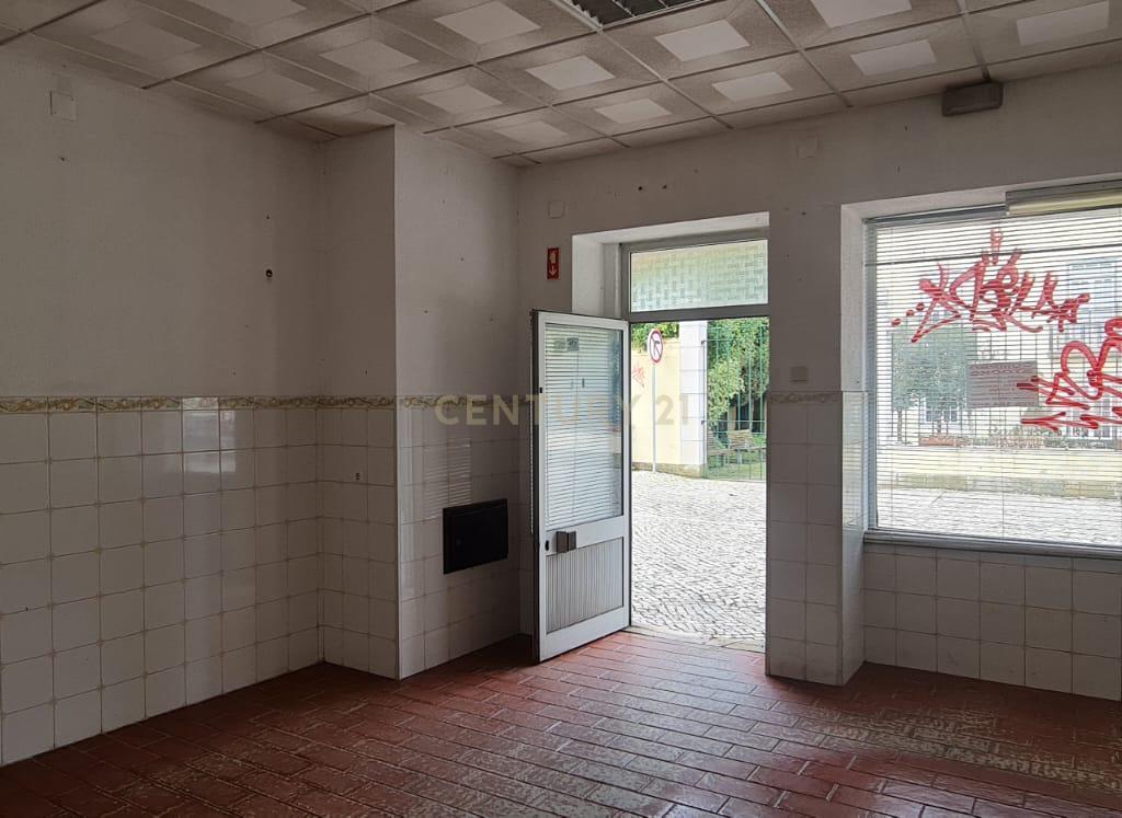 Prédio no centro histórico de Samora Correia - Image 22