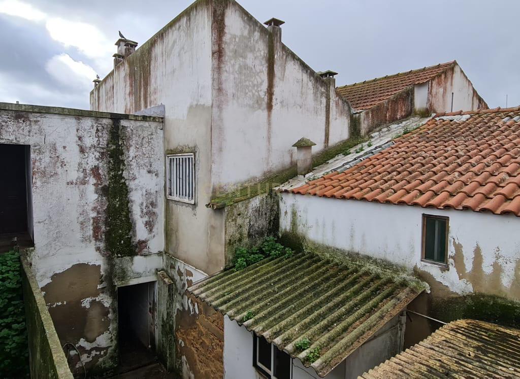 Prédio no centro histórico de Samora Correia - Image 19