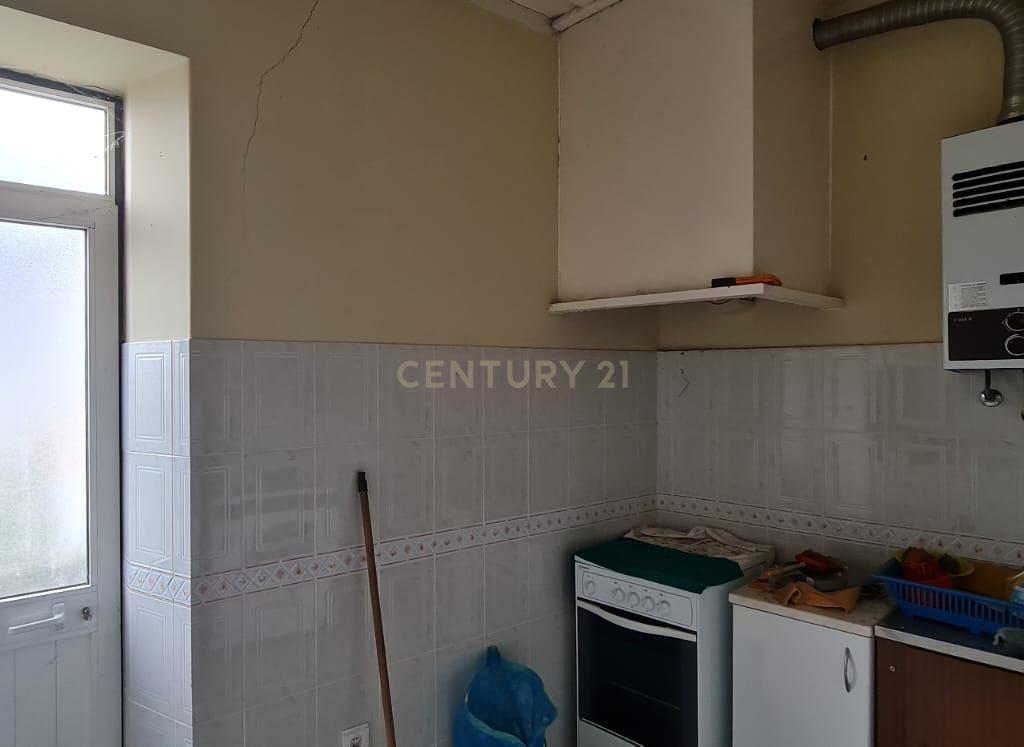 Prédio no centro histórico de Samora Correia - Image 10