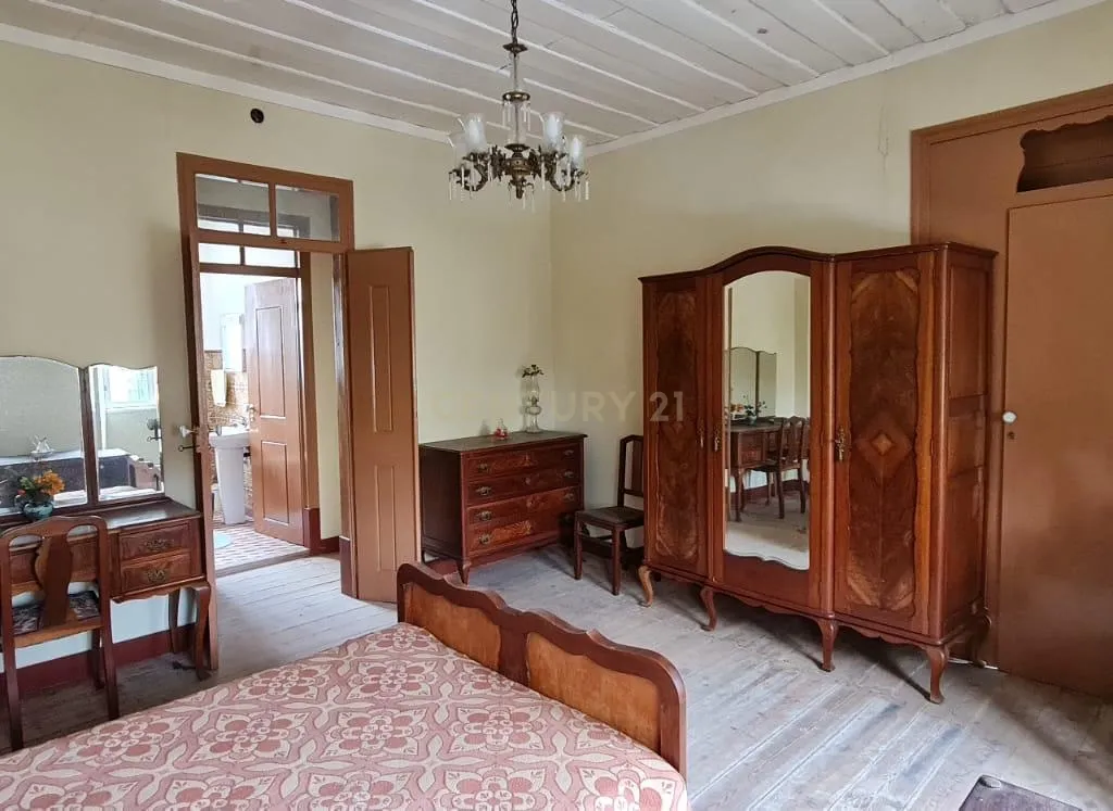Prédio no centro histórico de Samora Correia - Image 8