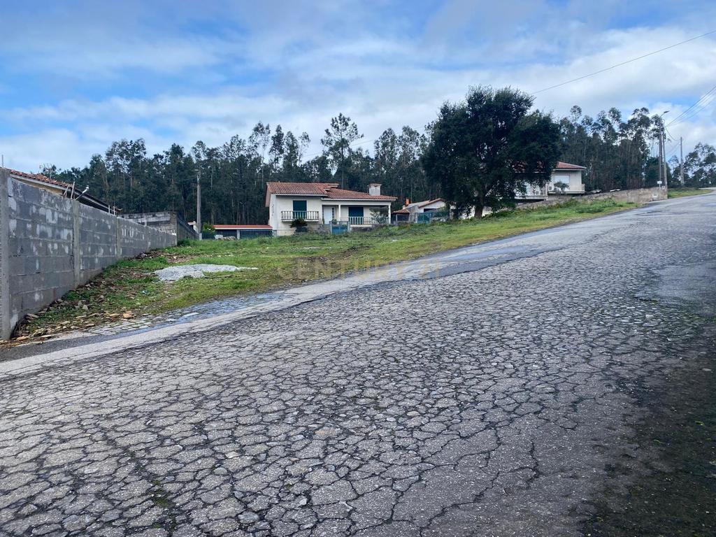 Terreno com 760m2 para construção de moradia térrea em Fradelos, Vila Nova de Famalicão - Image 1
