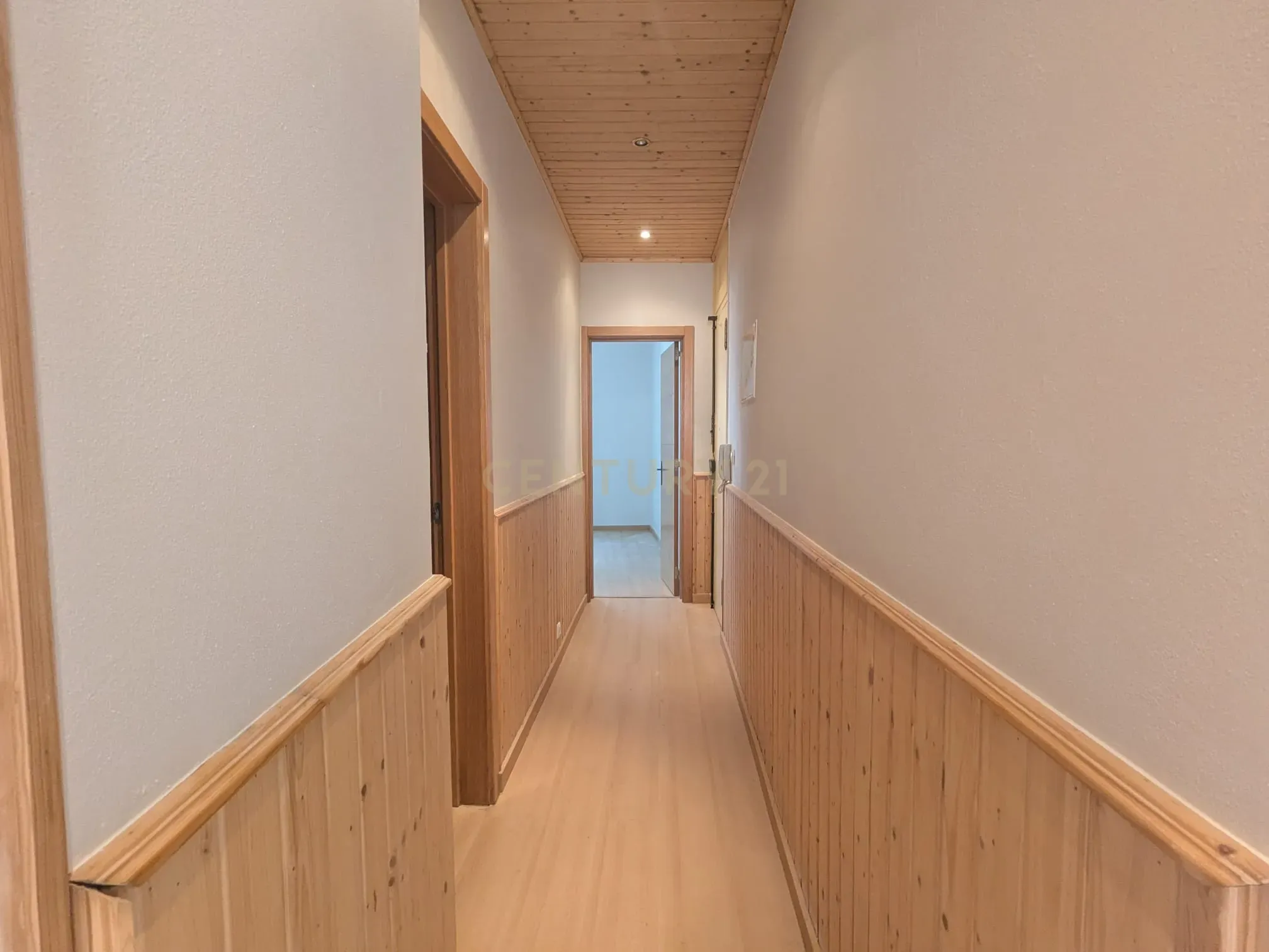 Apartamento T2 com logradouro na Penha de França - Image 7