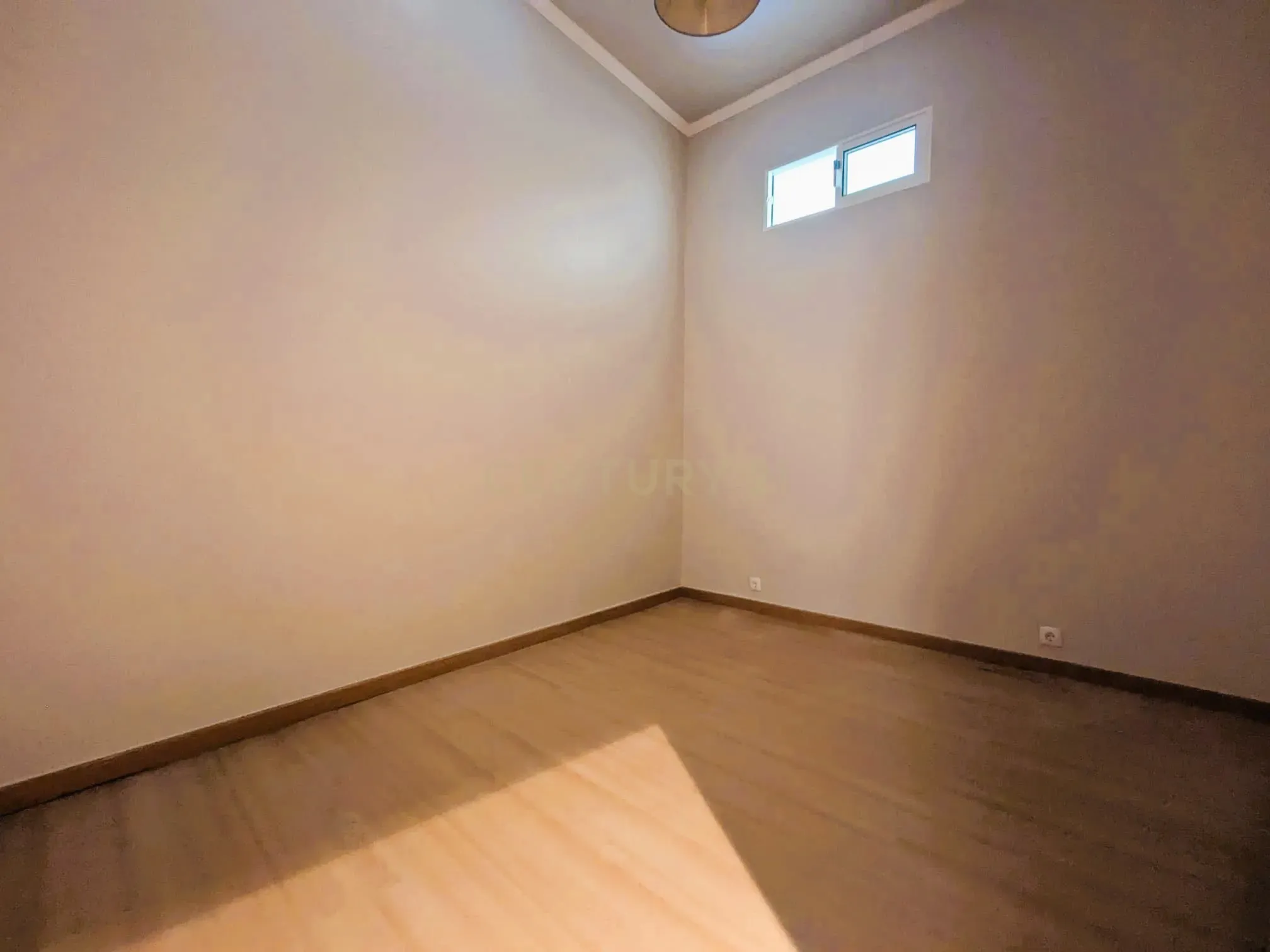 Apartamento T2 com logradouro na Penha de França - Image 14