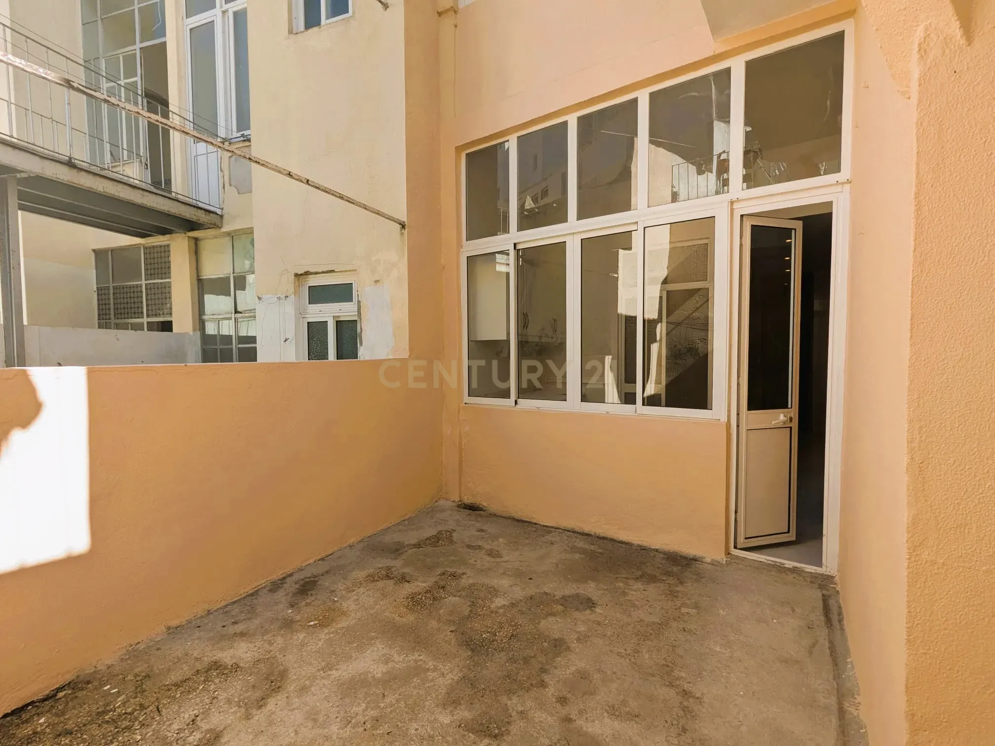 Apartamento T2 com logradouro na Penha de França - Image 15
