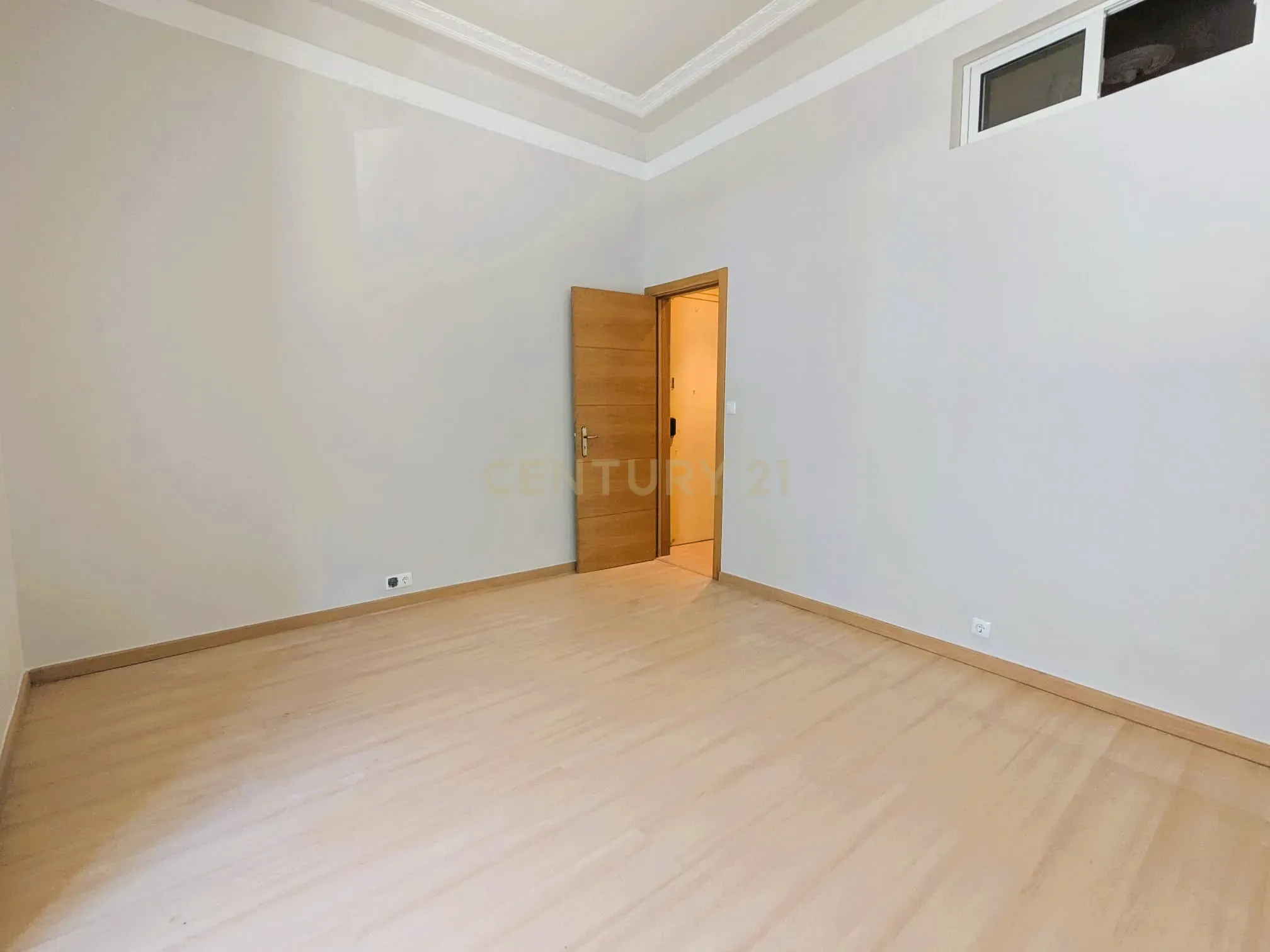 Apartamento T2 com logradouro na Penha de França - Image 8
