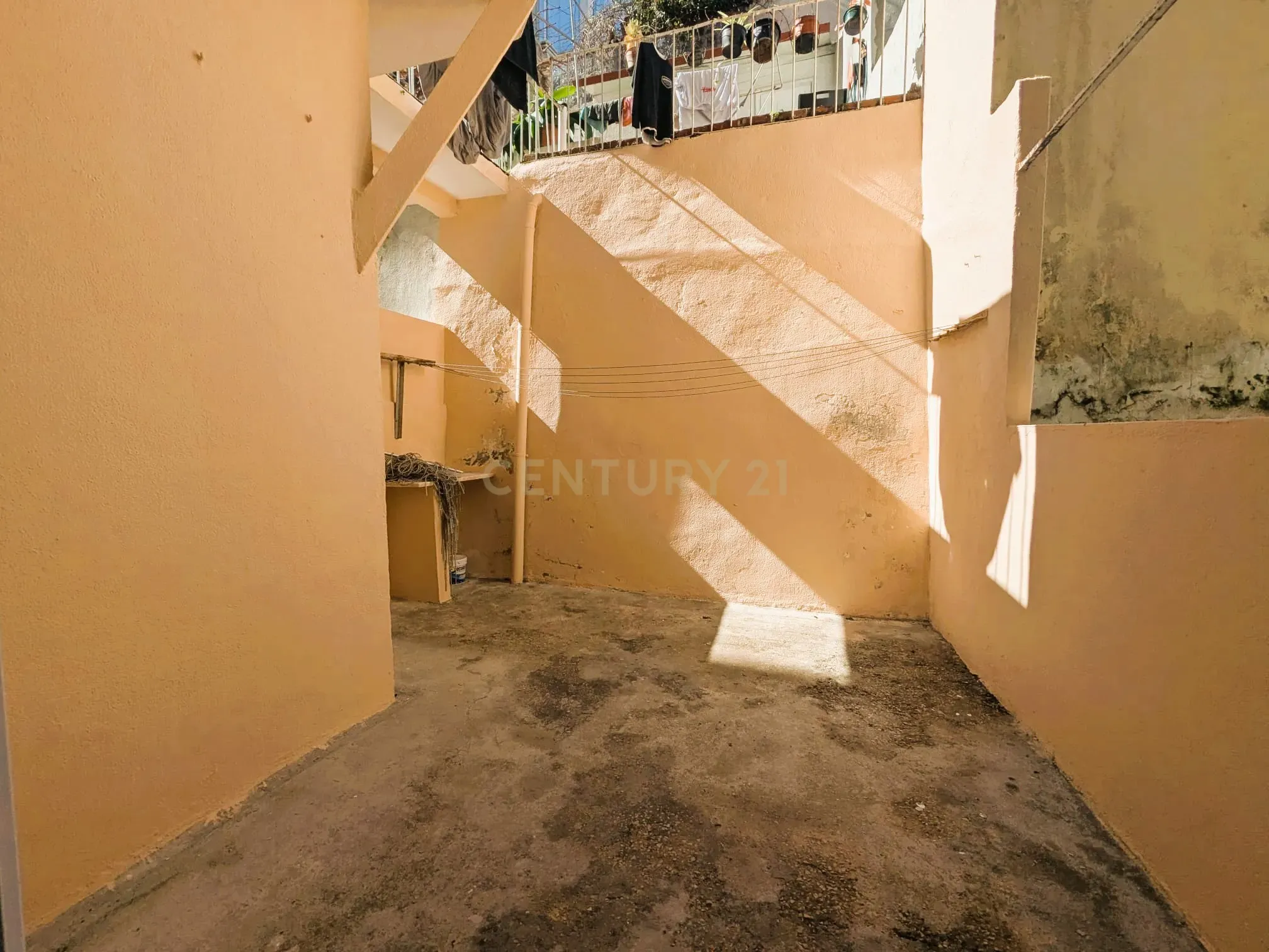Apartamento T2 com logradouro na Penha de França - Image 16