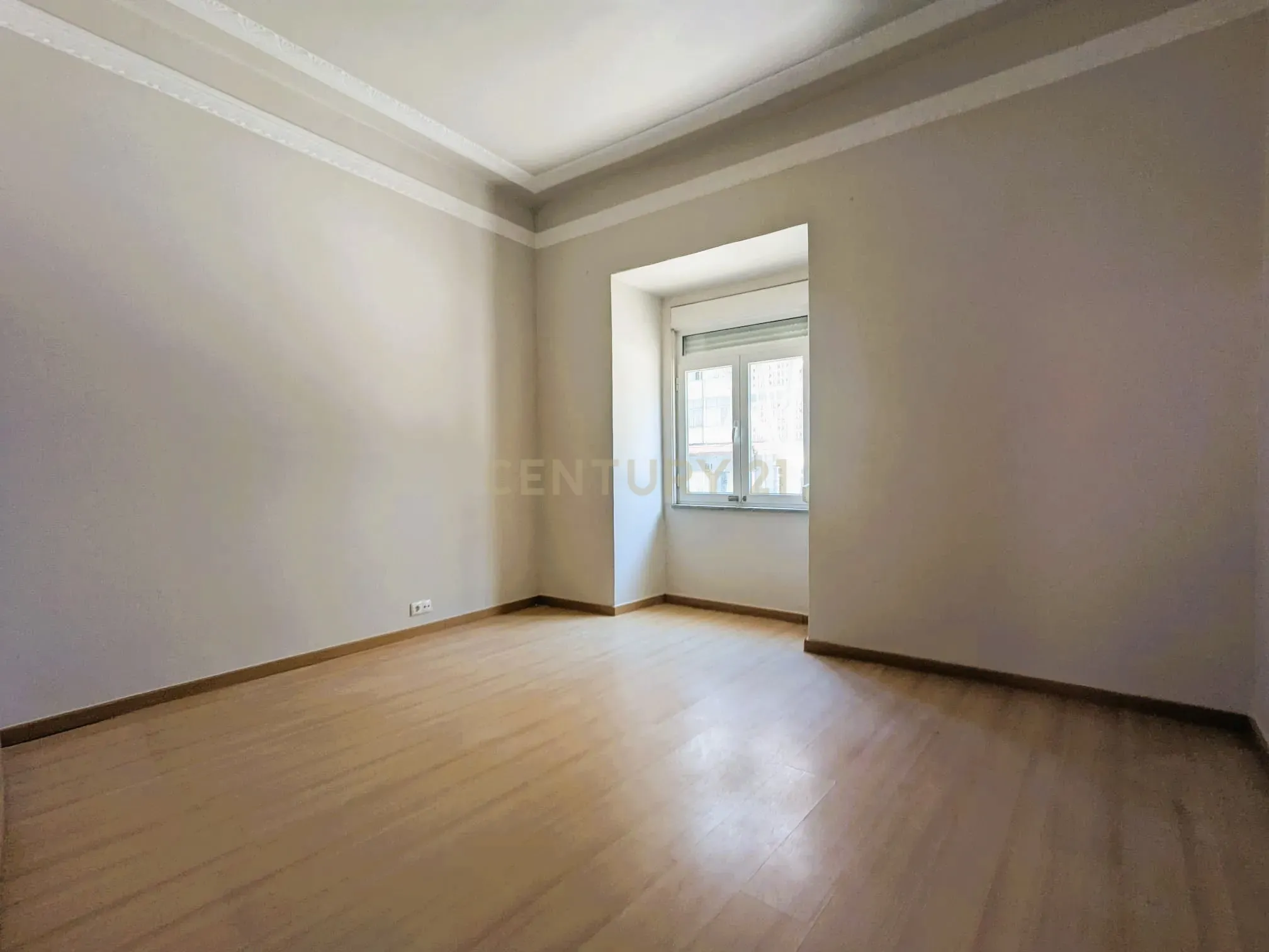 Apartamento T2 com logradouro na Penha de França - Image 9